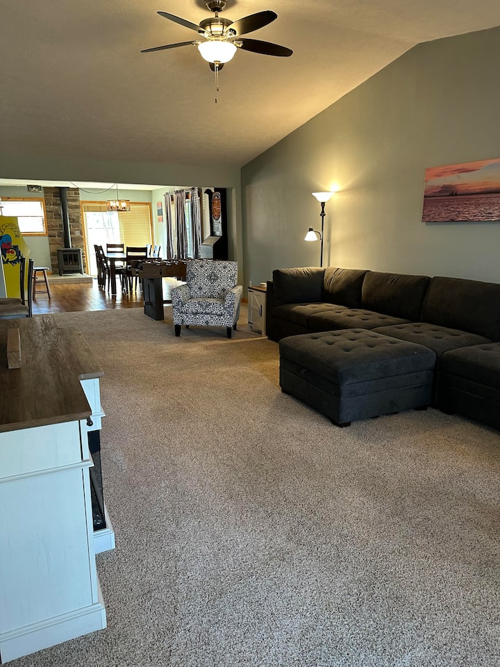 Cabin 14 Premier 3 Bedroom 4 Queen - Lodi, WI