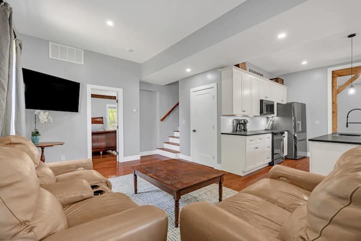 Carriage House In Higganum Center - Middletown, CT