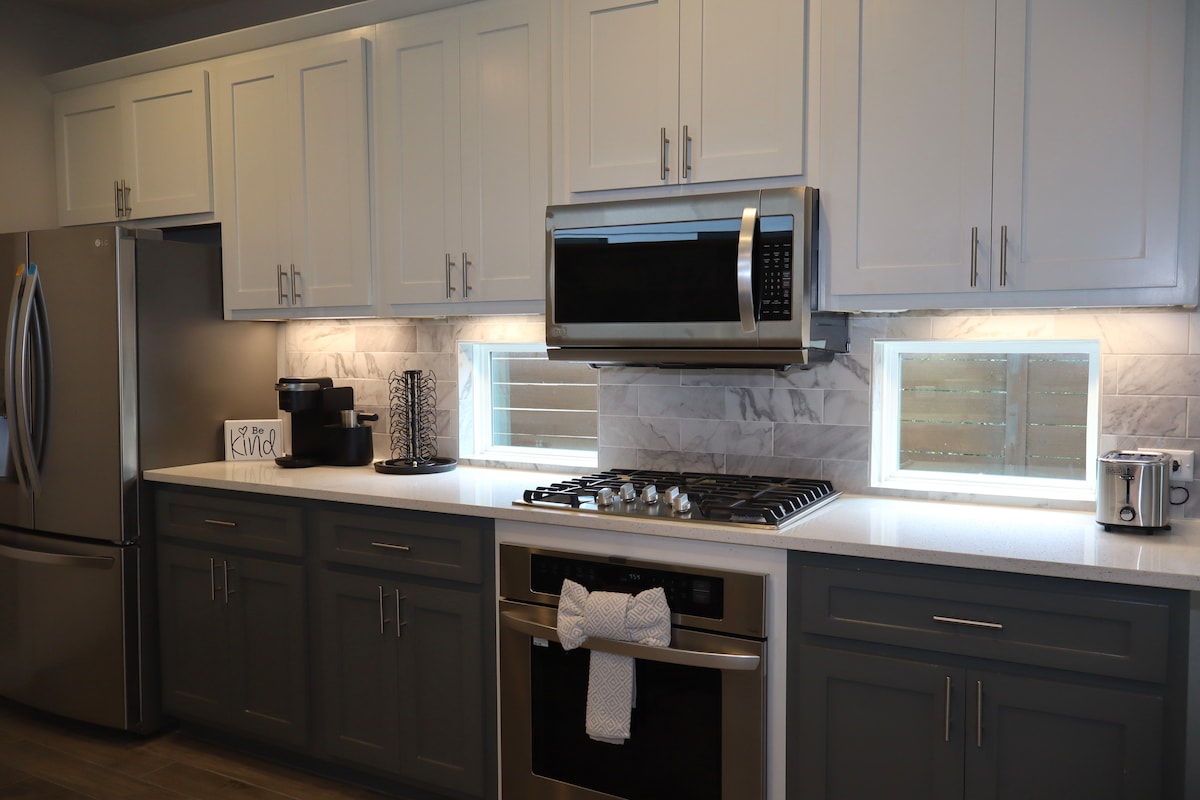 Modern 2BR Home | Minutes to Downtown, COTA & SXSW