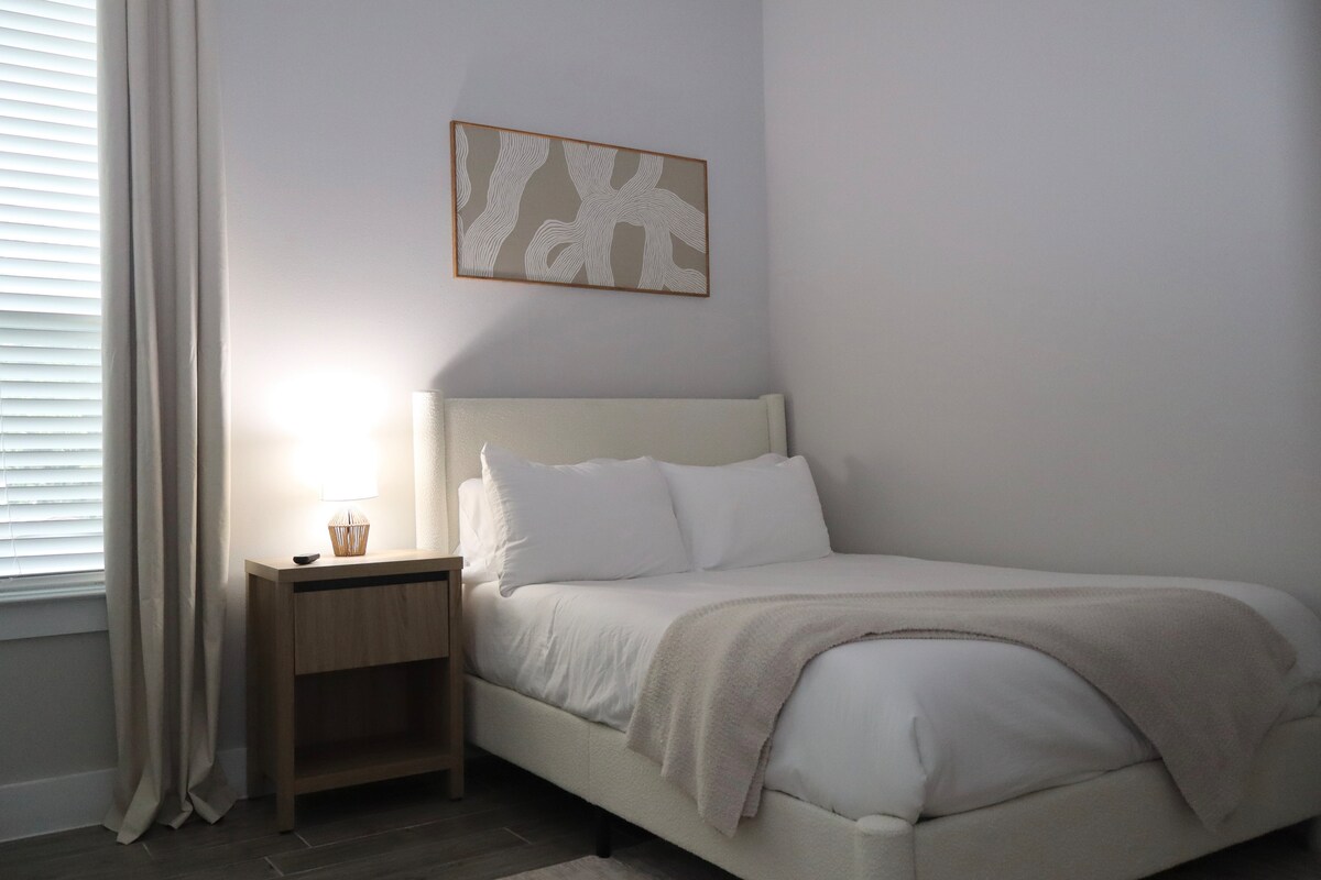Modern 2BR Home | Minutes to Downtown, COTA & SXSW