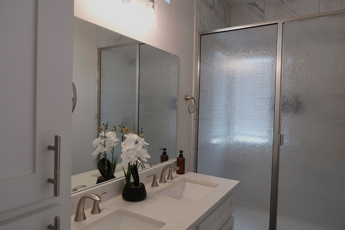 Modern 2BR Home | Minutes to Downtown, COTA & SXSW