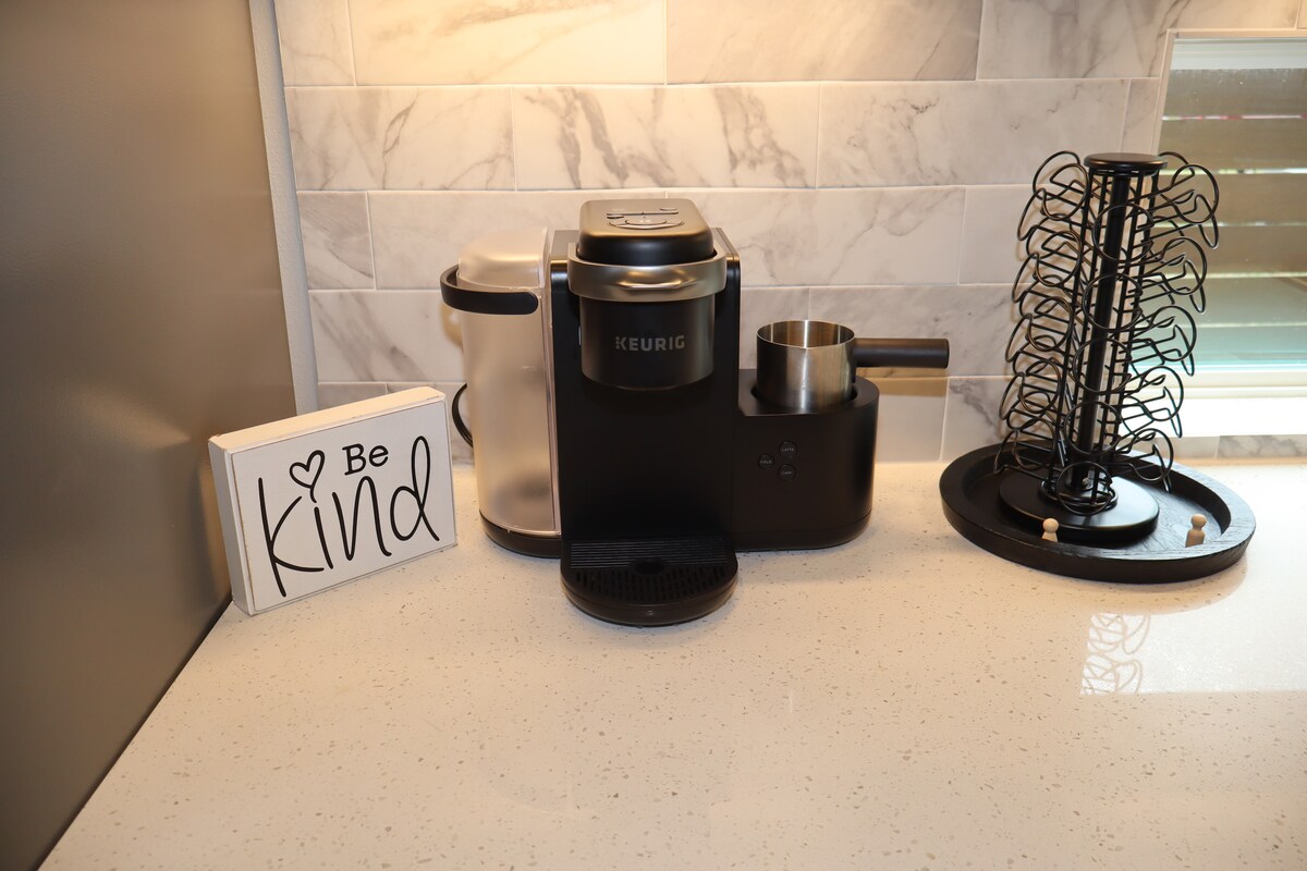 Modern 2BR Home | Minutes to Downtown, COTA & SXSW