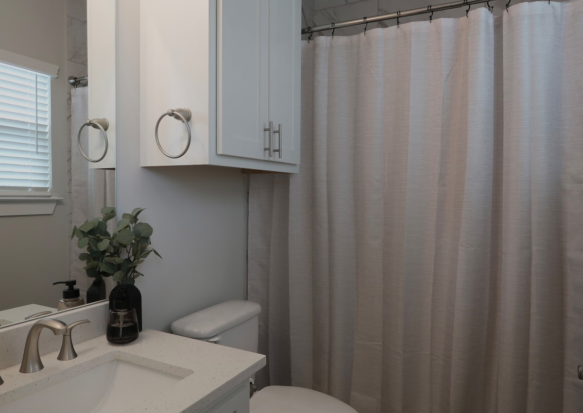Modern 2BR Home | Minutes to Downtown, COTA & SXSW