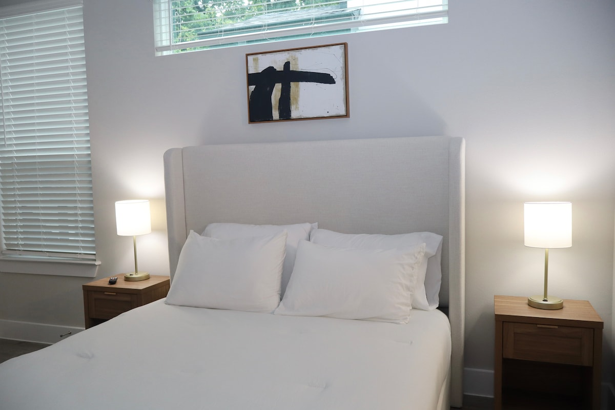 Modern 2BR Home | Minutes to Downtown, COTA & SXSW
