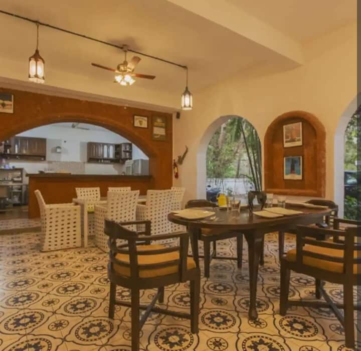 Dining area image 1