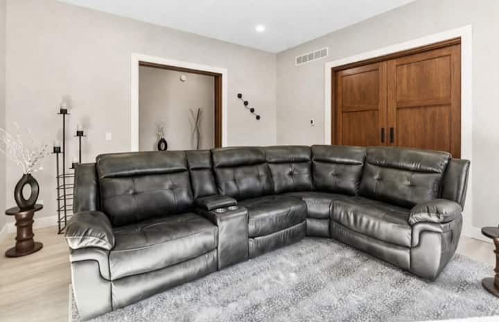 Modern Luxury Stay In Prime Location - Bloomington, IL