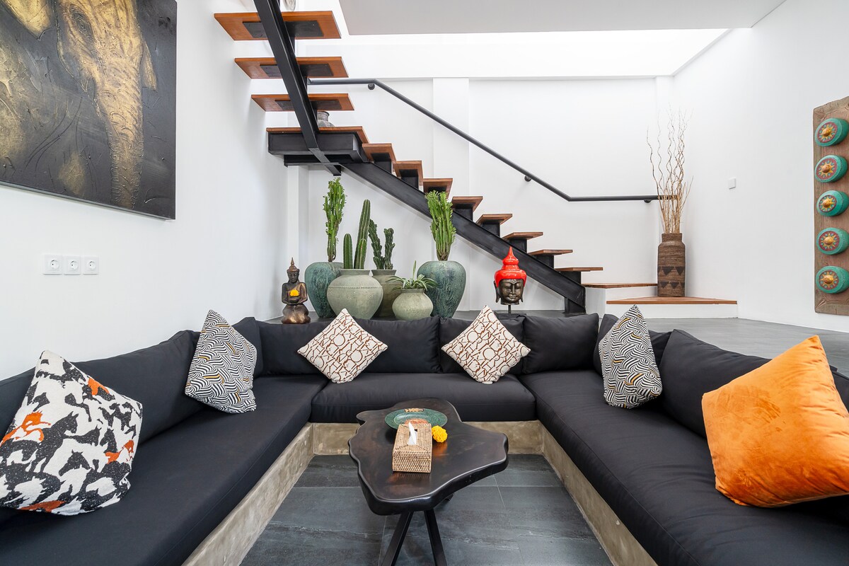 Villa in Kuta Utara · 2 bedrooms · 2 beds · 2 private baths, Airbnb comparable