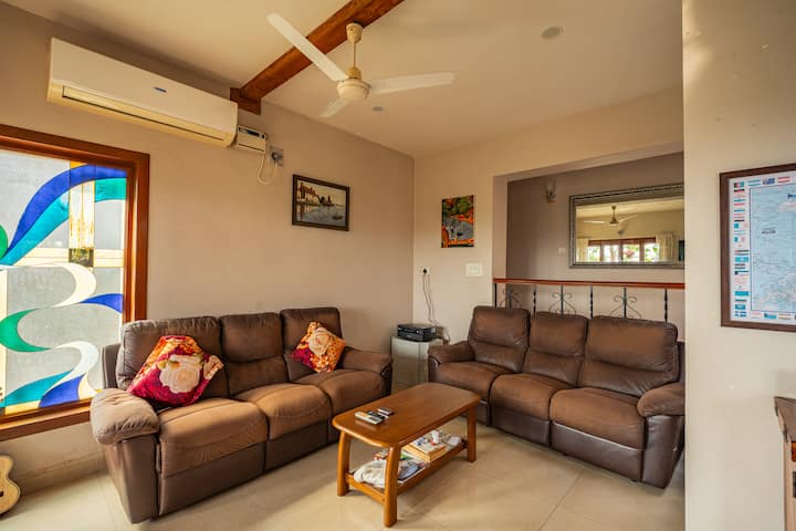 Living room image 2