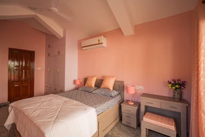Bedroom 1 image 2