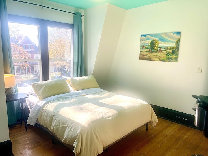 E Side Sunny, Spacious & Clean Rm W/private Bath#4 - Milwaukee, WI