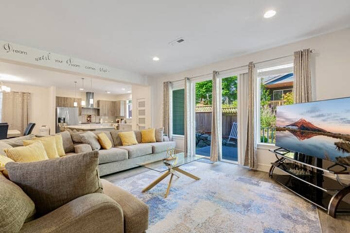 Mp2: Central Ac, Newer Graceful House - Kent, WA