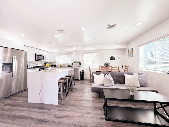 3br Townhouse With Balcony In Central La - Los Angeles