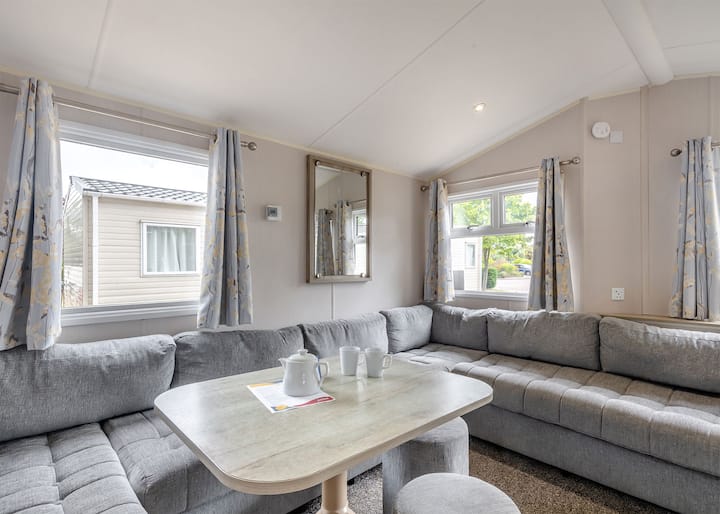 Silver 3 Bedroom Caravan, Sleeps 8 P - Norfolk