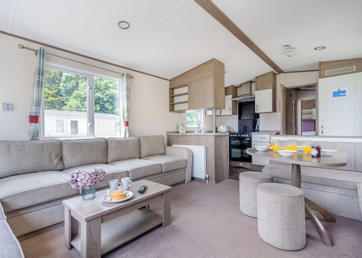 Gold Caravan With Parking 6 - Kidwelly