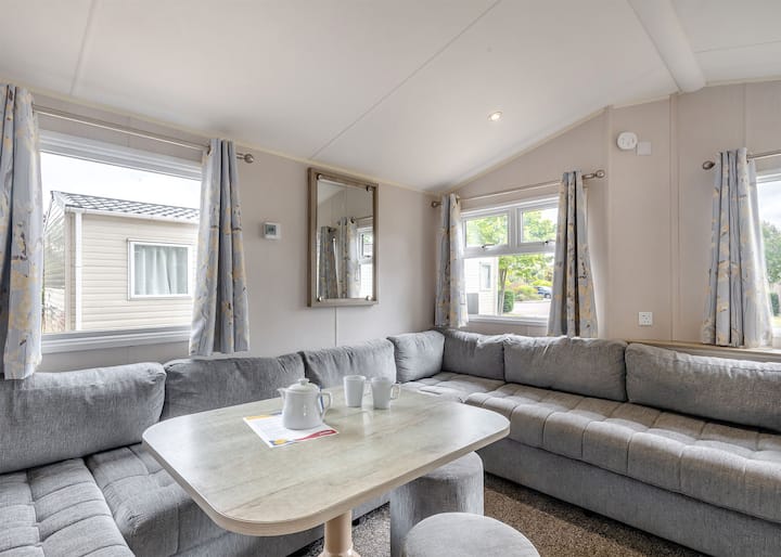 Silver Caravan With Parking, Ensuite & Decking - Nairn