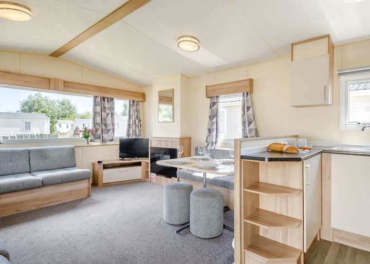 Gold 2 Bedroom Caravan, Sleeps 6 P - Frinton-on-Sea