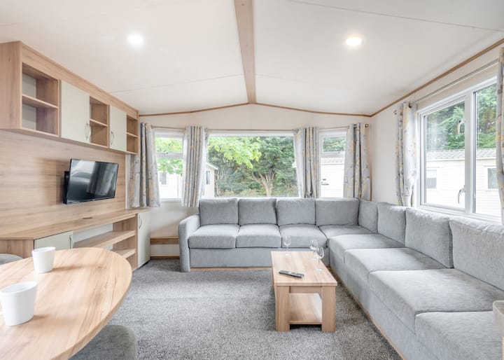 Gold 3 Bedroom Caravan, Sleeps 8 - Walton-on-the-Naze