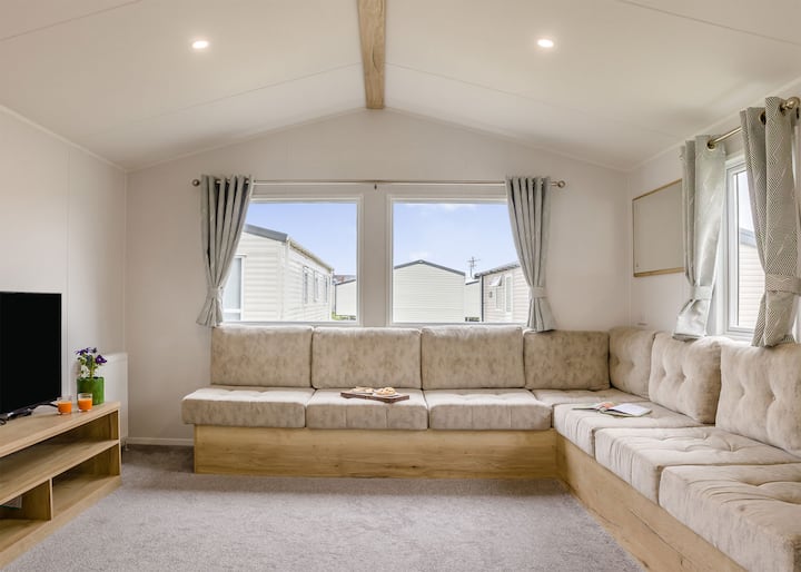 Silver Caravan With Parking 6 - Walton-on-the-Naze