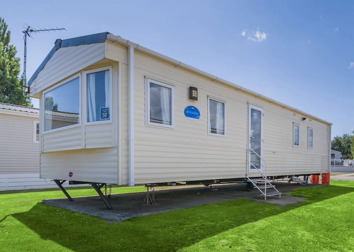 Gold 2 Bedroom Caravan, Sleeps 6 - Bembridge