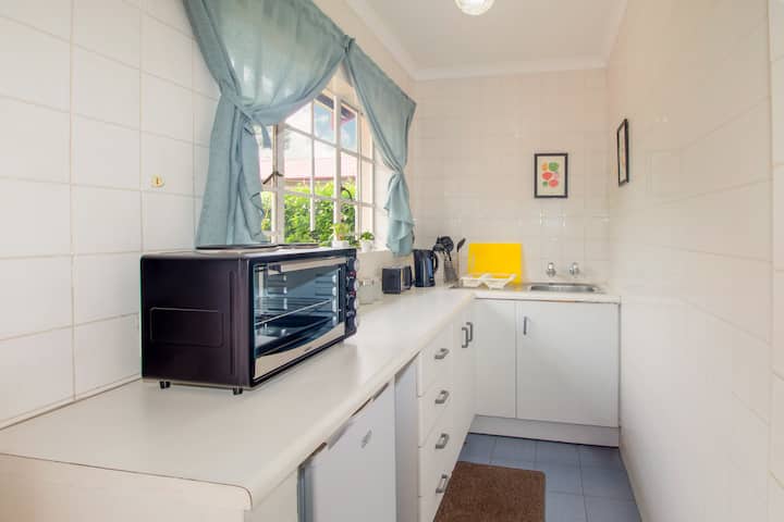 One Bedroom Cottage With Private Garden And Solar - Sudáfrica