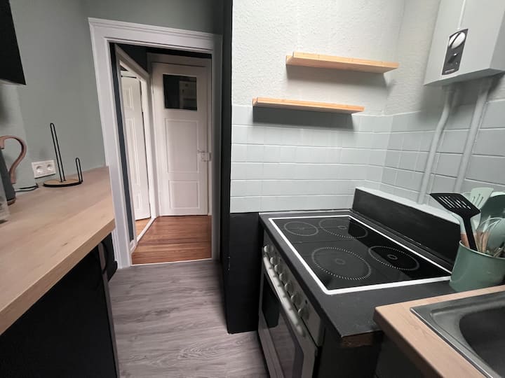 Turmzimmer - Dachgeschosswohnung/ 2 Zkb, Balkon - Wiesbaden