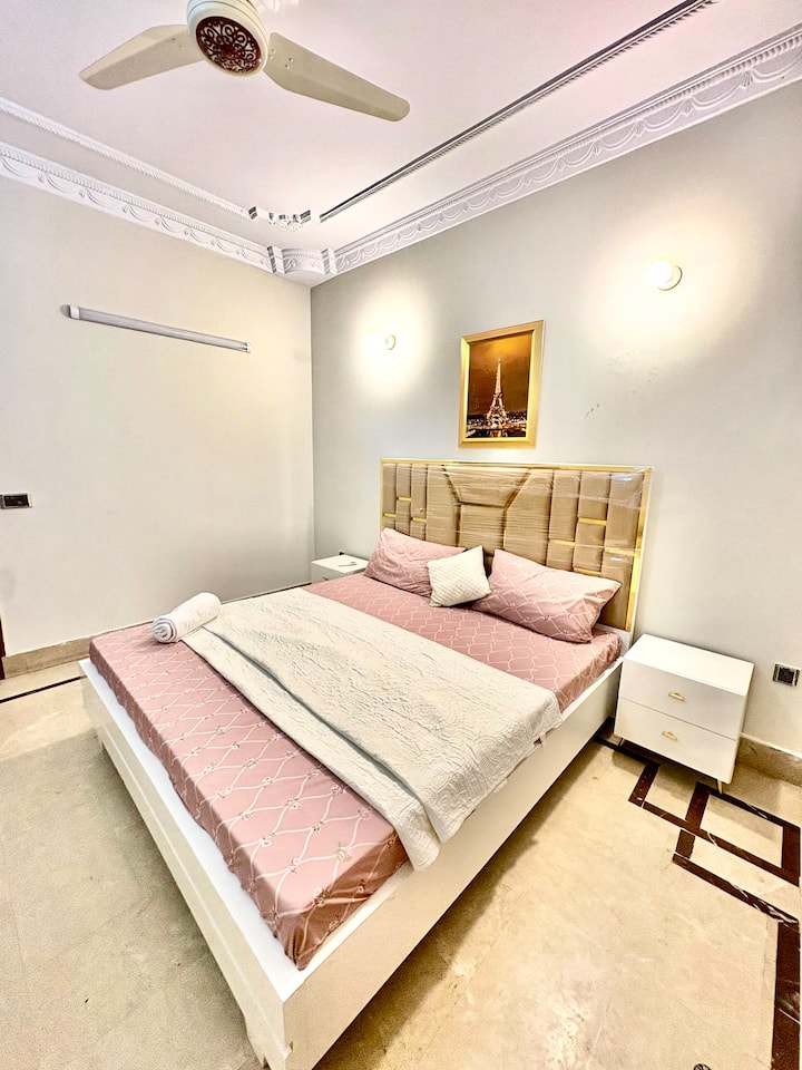 2 Br Cozy Apartment Near Airport - Karachi