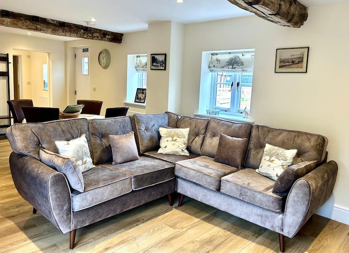 Hunters Lodge - Characterful Dog-friendly Cottage - Nottinghamshire