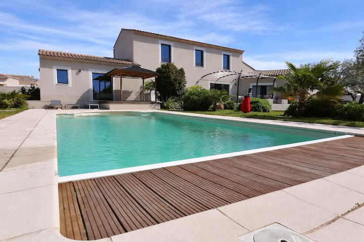 L'oustau Golf Piscine, Jacuzzi - Avignon