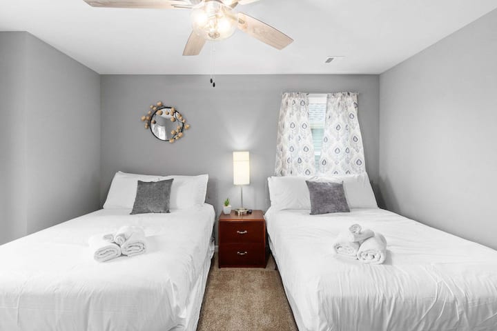 ¡Dormitorio principal con 2 camas!