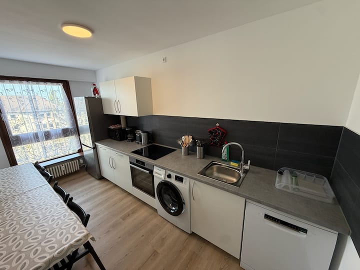 Modern 3-room Apt. With Big Living Room & Balcony - Karlsruhe