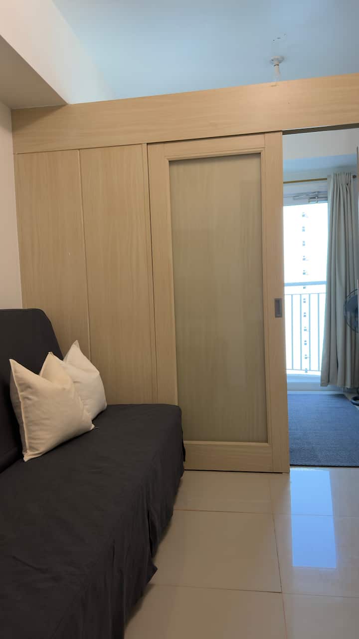 Bright | City View | 1br | Fast Wi-fi | Queen Bed - Makati