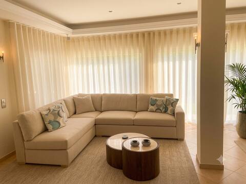 Top Airbnb: Modern Golf-Front Villa Vale do Lobo with Pool in Almancil