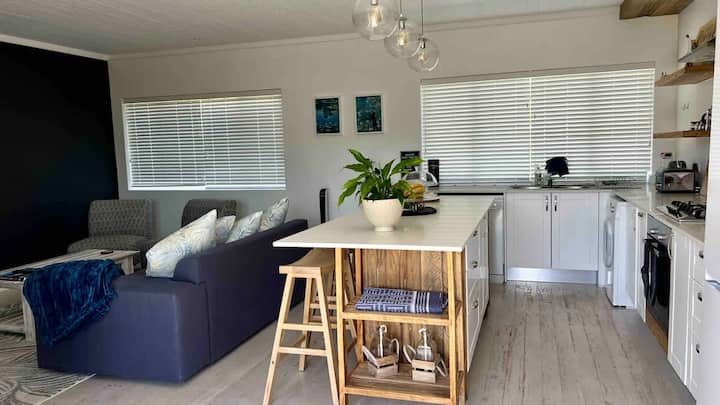 Contemporary Clean And Great Location! - Plettenberg Bay