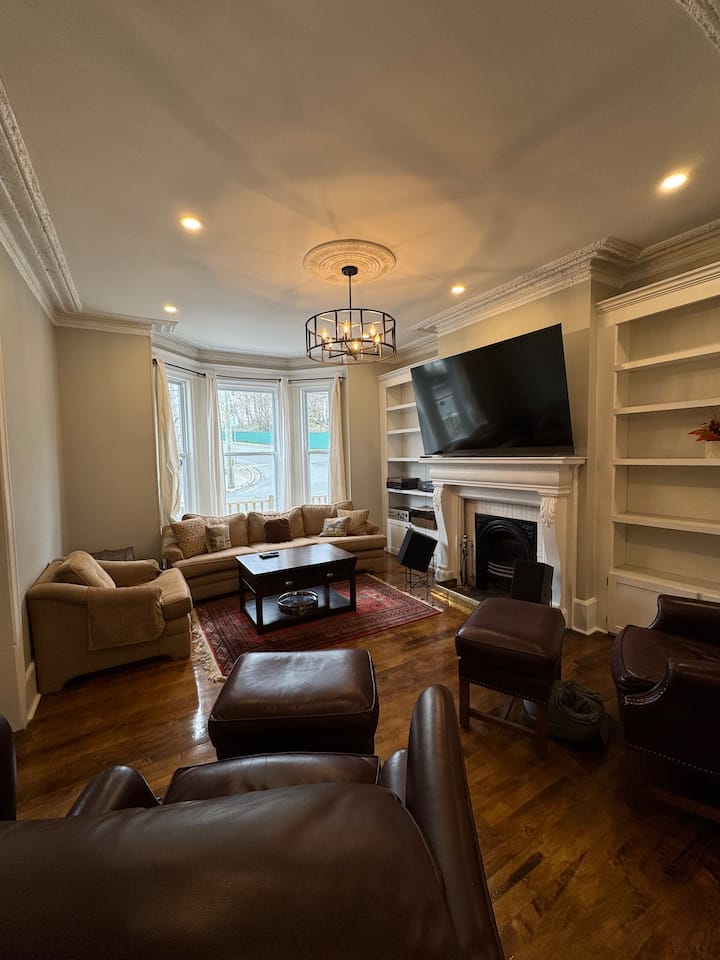 Charming Heritage Home W/ Signal Hill Views + Deck - カナダ セント・ジョンズ