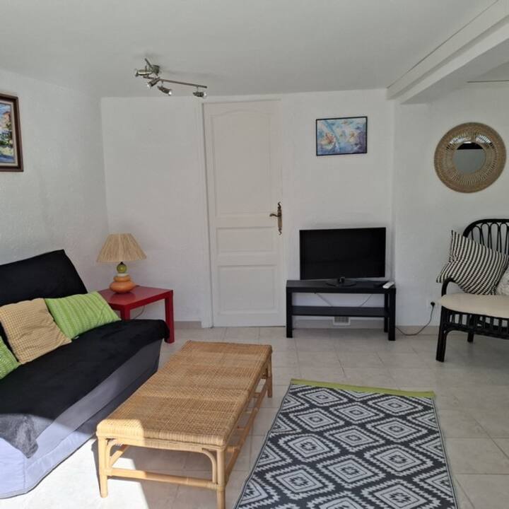 Joli T1 - Sanary : 10 Mn à Pieds De La Plage - Sanary-sur-Mer