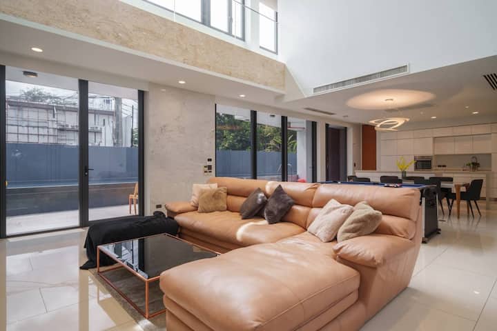 Premium 6br Ekkamai Villa W/ Pool & Home Theatre - Bangkok