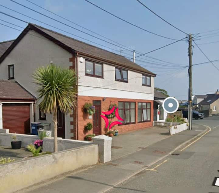 Yr Hen Weithdy. - Benllech
