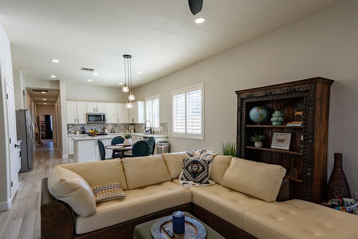 Sunny Poolside Escape | 4br Family Retreat - Surprise, AZ