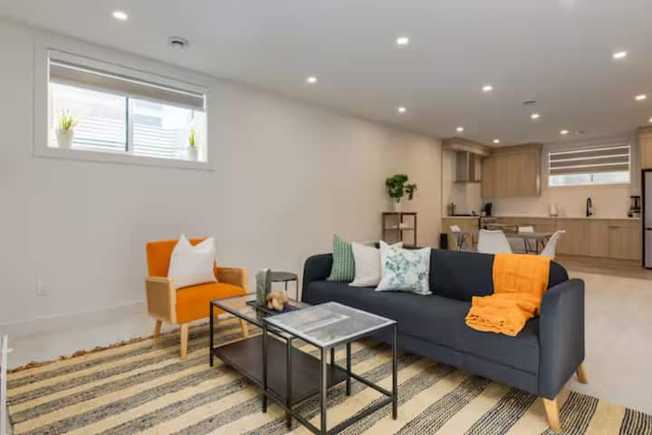 Bloom Lakefront Luxe 3 Bdrm | Near Lake! - Chestermere