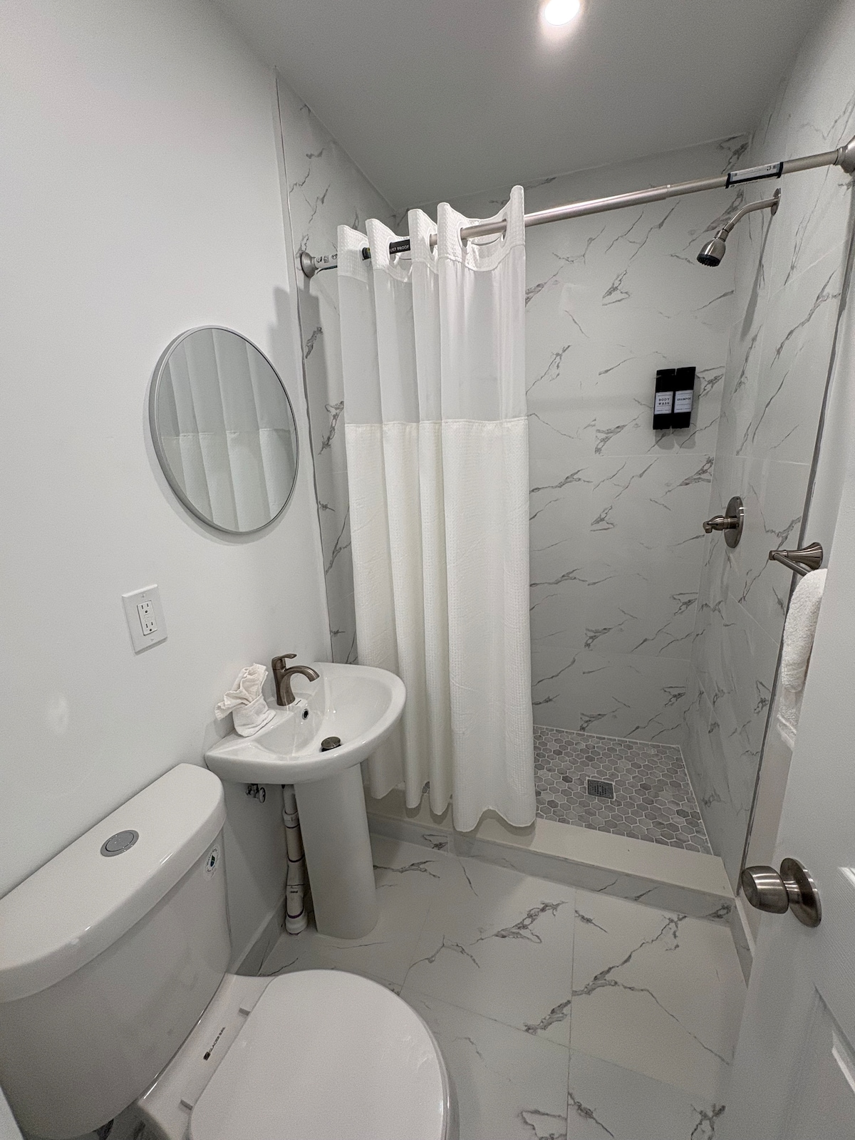 Stylish King Room 6 - FLL Airport, Cruise Port photo 2