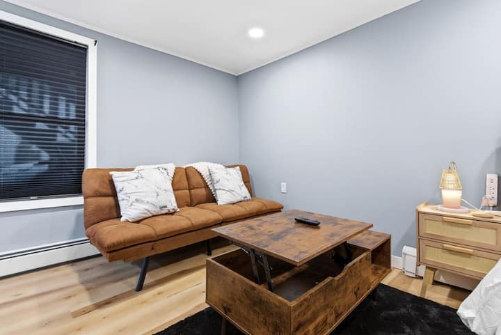 Stylish Westbrook Studio, 10 Min To Portland - Westbrook, ME