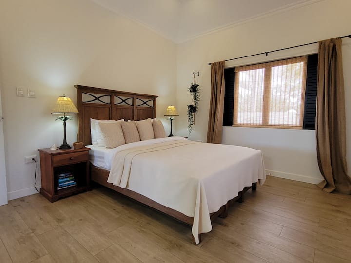 Queen Bedroom - Ensuite