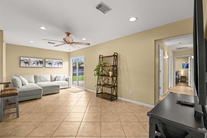 3br Pool Home | Movie Room · Energy Corridor - Houston, TX