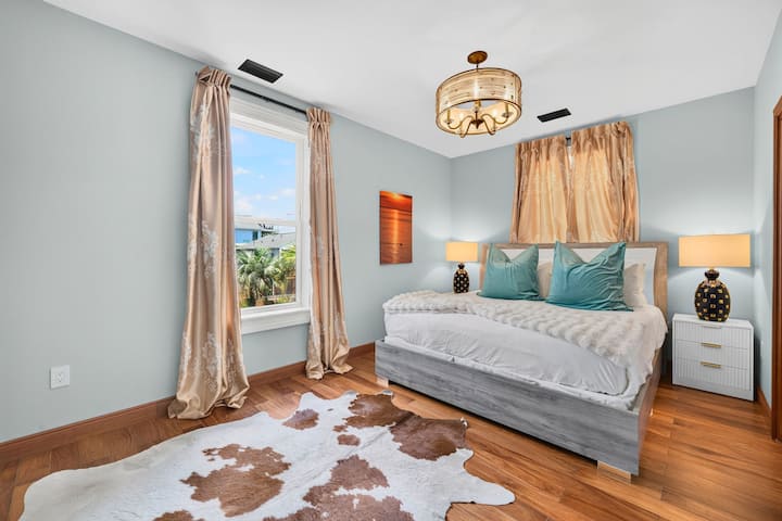 Quarto 4 no 2º andar, com banheiro privativo | Rosewood Retreat | 2605 Palm Blvd, Isle of Palms, SC | IOP Escapes