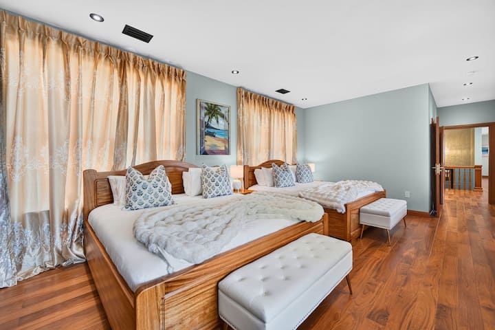 Quarto 7 no 3º andar, suíte com 2 camas king | Rosewood Retreat | 2605 Palm Blvd, Isle of Palms, SC | IOP Escapes