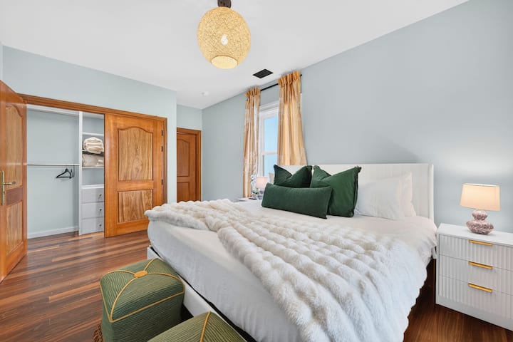 Quarto 3 no 1º andar, Suíte King | Rosewood Retreat | 2605 Palm Blvd, Isle of Palms, SC | IOP Escapes