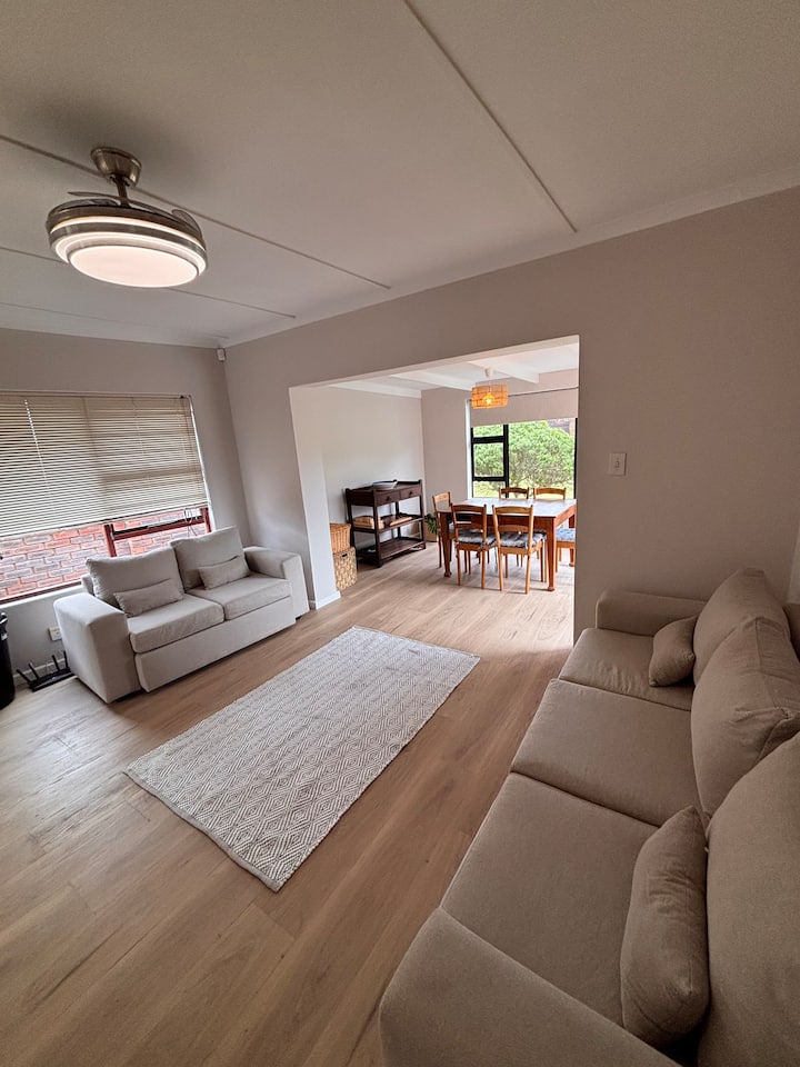 Jeffreys Bay Flat Nearby Lagoon And Beach - Jeffreys Bay