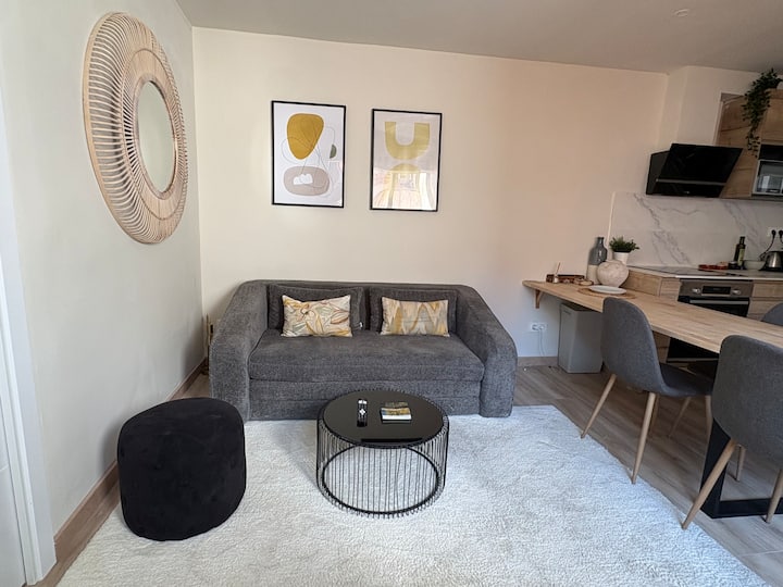 Luminoso Apartamento Reformado Cerca Del Camp Nou - L'Hospitalet de Llobregat