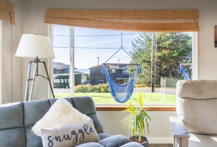 Mid Century Charm, Waves, Pet Friendly! - Manzanita, OR