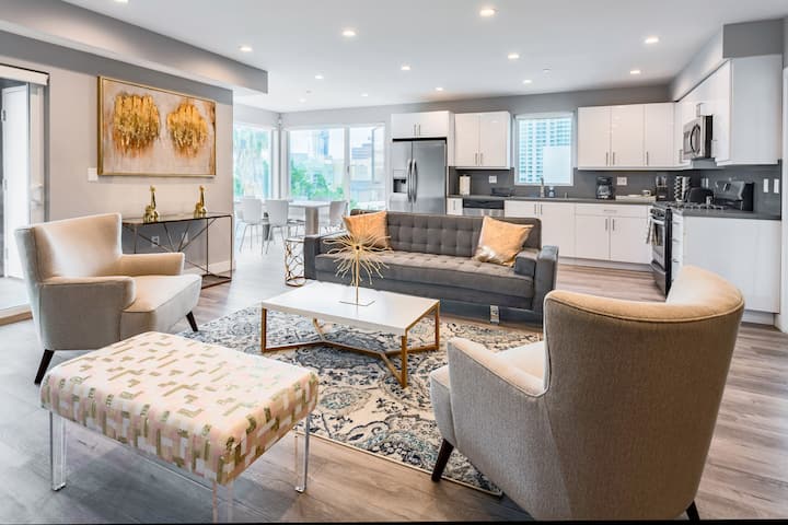 4br 6 Beds Hollywood Blvd | Patio + Wifi + Parking - Los Angeles, CA